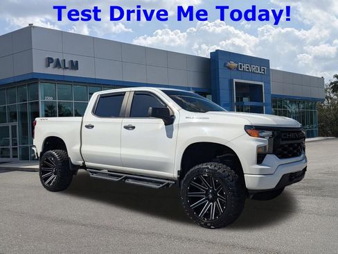 Used 2022 Chevrolet Silverado 1500 Custom image 1