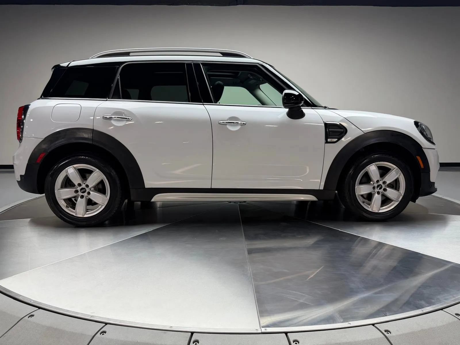 Used 2018 MINI Cooper Countryman FWD image 6