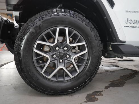 Used 2024 Jeep Wrangler Unlimited Sahara w/ Technology Group AWD/4WD image 28