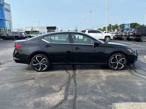 Used 2023 Nissan Altima 2.5 SR AWD/4WD image 12