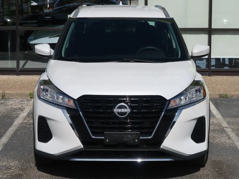 Used 2023 Nissan Kicks SV image 4