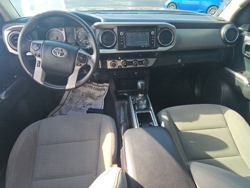 Used 2016 Toyota Tacoma SR5 w/ Towing Package image 8