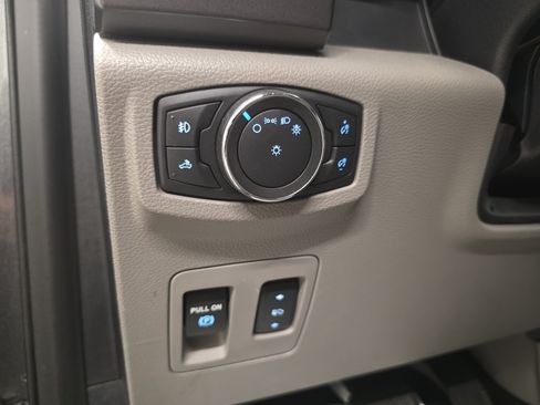 Used 2017 Ford F150 XLT w/ Equipment Group 302A Luxury AWD/4WD image 19