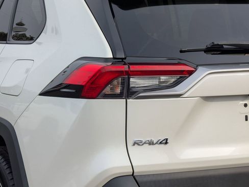 Used 2020 Toyota RAV4 Limited image 13