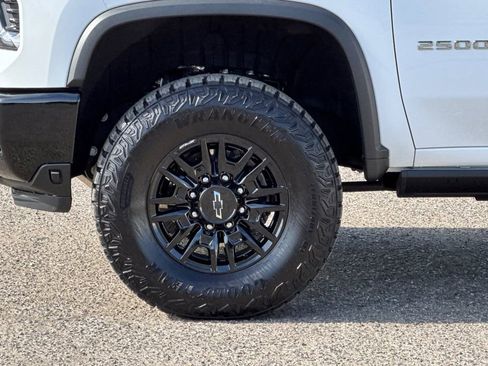 Certified 2025 Chevrolet Silverado 2500 ZR2 w/ Technology Package AWD/4WD image 33
