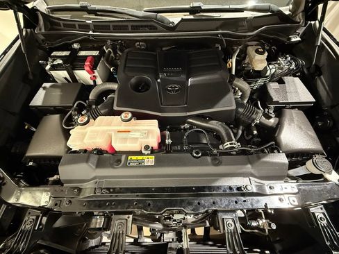 Used 2023 Toyota Tundra SR5 w/ SR5 Convenience Package AWD/4WD image 11