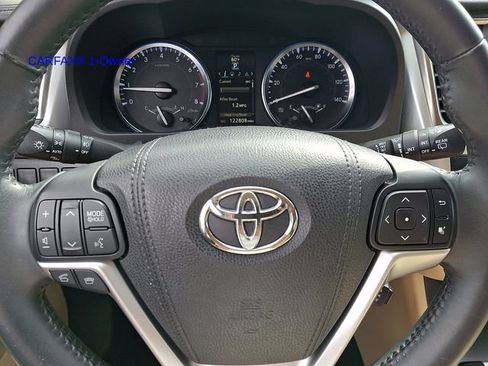 Used 2016 Toyota Highlander XLE AWD/4WD image 23