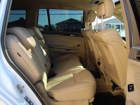 Used 2011 Mercedes-Benz GL 450 4MATIC image 12