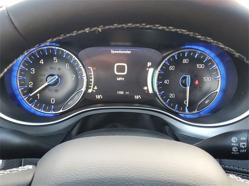 New 2026 Chrysler Pacifica Limited w/ Uconnect Theater Family Group image 22