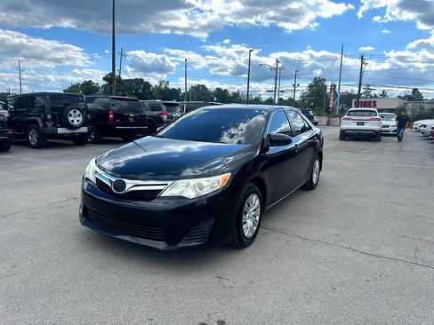 Used 2012 Toyota Camry LE image 7