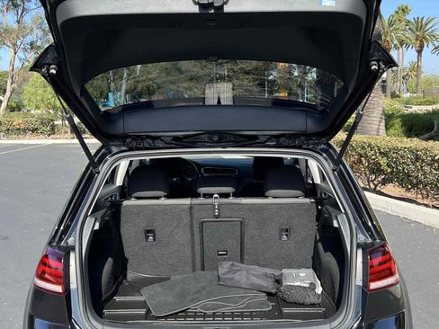 Used 2018 Volkswagen e-Golf SE w/ DC Fast Charging Package image 74