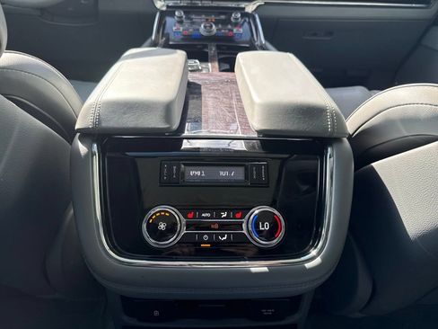 Used 2019 Lincoln Navigator Select w/ Technology Package AWD/4WD image 28