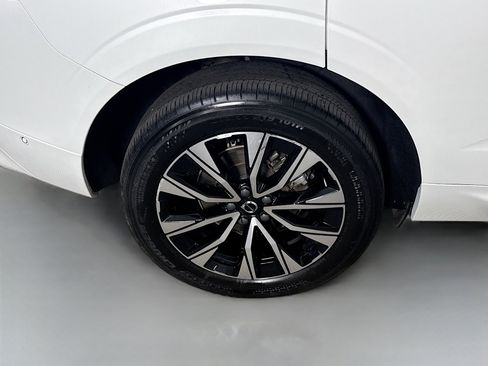 Used 2024 Volvo XC60 B5 Plus image 33