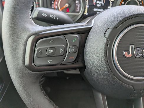 Used 2025 Jeep Wrangler Unlimited Rubicon AWD/4WD image 16