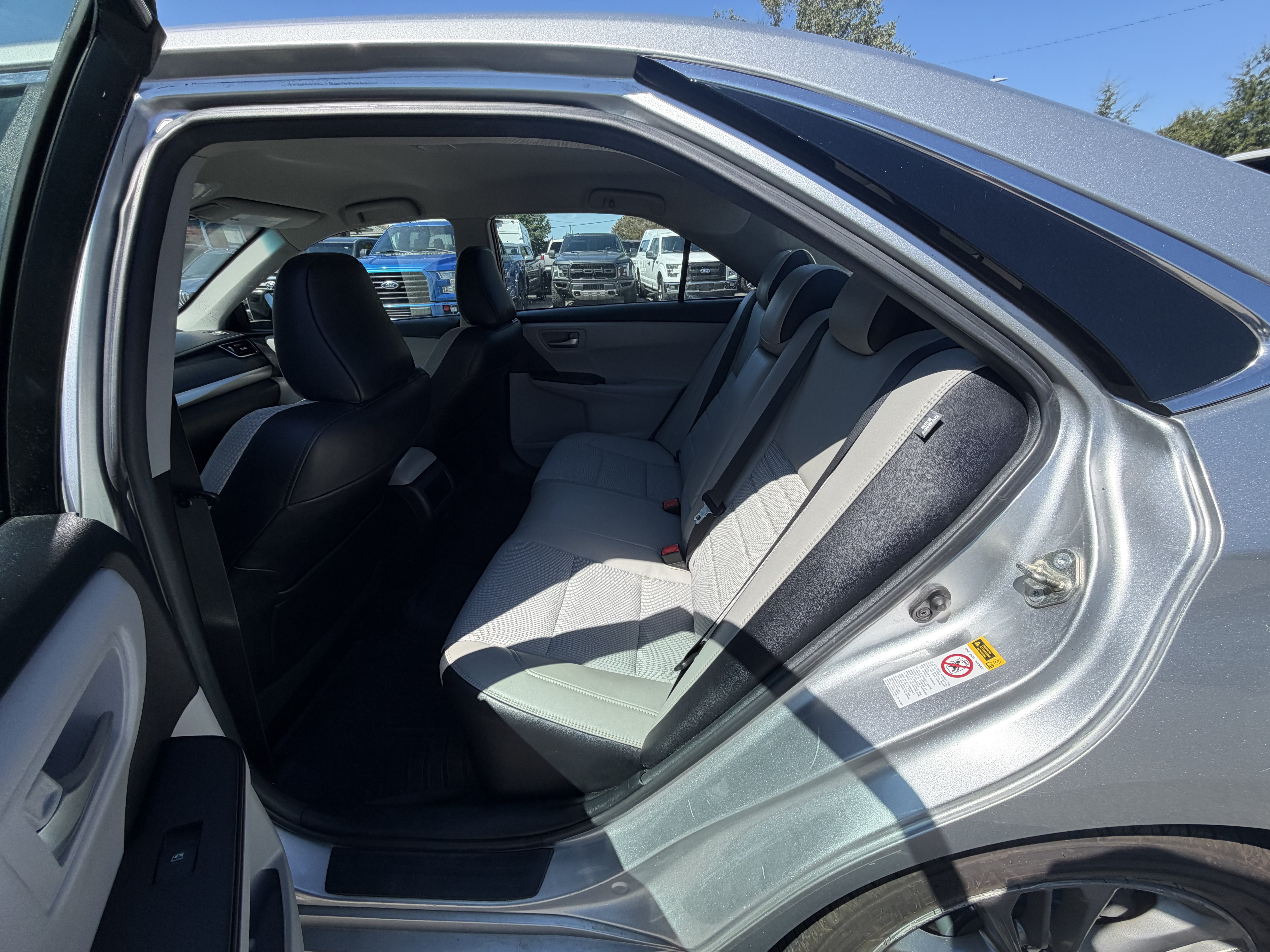 Used 2017 Toyota Camry SE FWD image 11