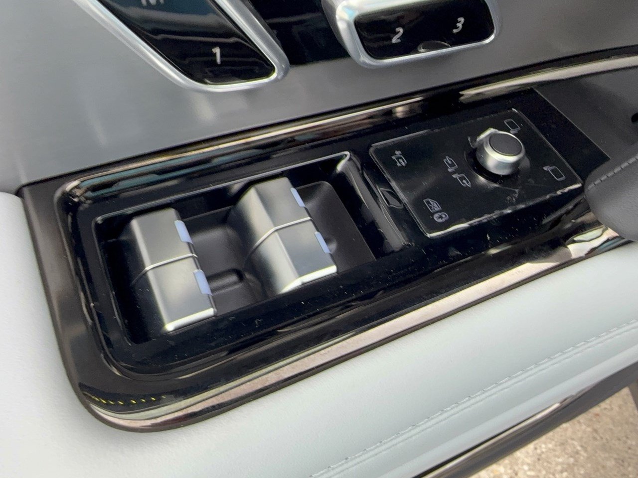 New 2027 Land Rover Range Rover Sport SE AWD/4WD image 15
