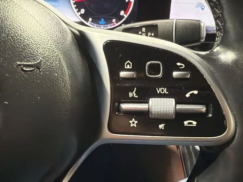Used 2019 Mercedes-Benz E 300 4MATIC image 11