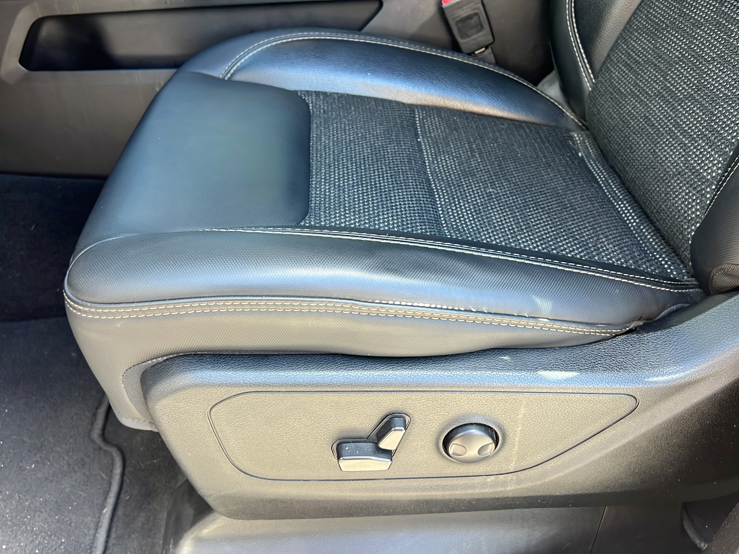 Used 2022 RAM 1500 Sport w/ Rebel Level 2 Equipment Group AWD/4WD image 14