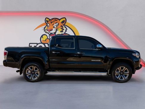 Used 2018 Toyota Tacoma Limited image 4