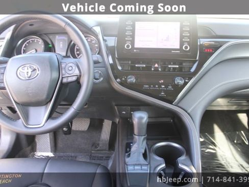 Used 2023 Toyota Camry SE image 12