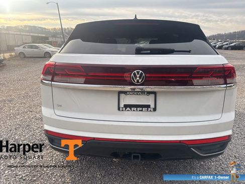 Used 2024 Volkswagen Atlas Cross Sport SE w/ Panoramic Sunroof Package image 4