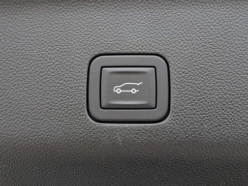 Used 2025 Chevrolet Suburban High Country AWD/4WD image 32