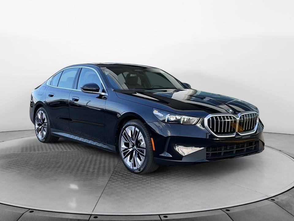 Used 2026 BMW 530i xDrive w/ Premium Package AWD/4WD image 1