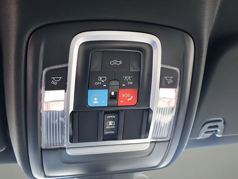 Used 2025 RAM 1500 Limited AWD/4WD image 22