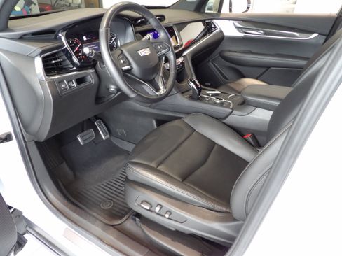 Used 2024 Cadillac XT6 Sport w/ LPO, Floor Liner Package AWD/4WD image 10