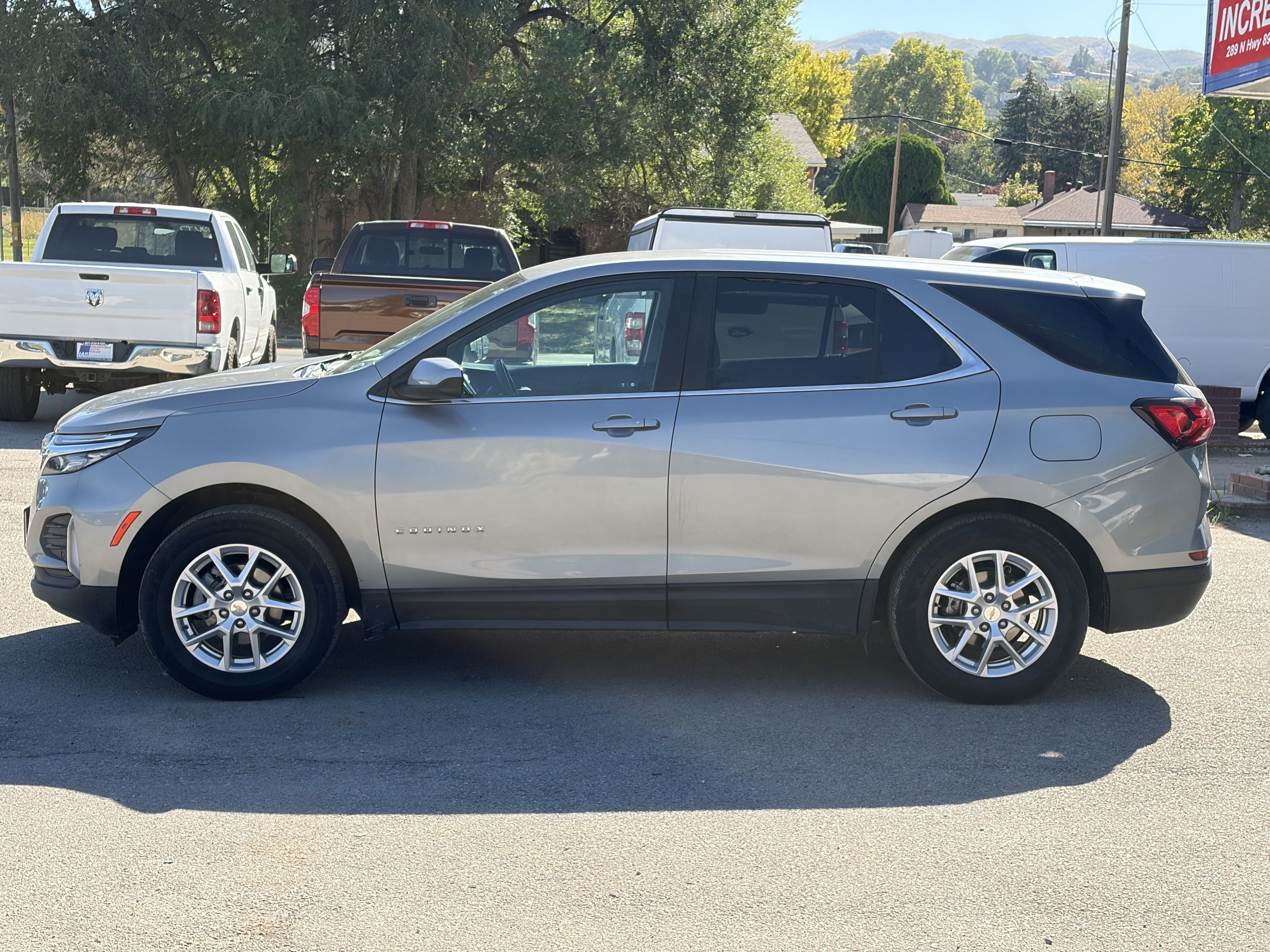 Used 2023 Chevrolet Equinox LT w/ Driver Convenience Package AWD/4WD image 3