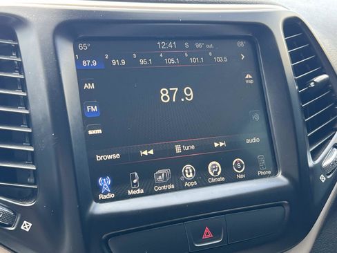 Used 2017 Jeep Cherokee Limited w/ Luxury Group image 13