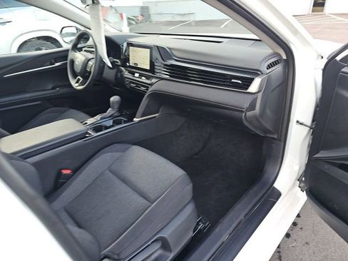 Used 2025 Toyota Camry LE image 28