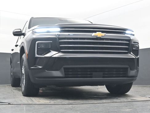 Used 2025 Chevrolet Traverse LT image 23