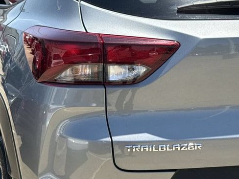 Used 2025 Chevrolet TrailBlazer LT FWD image 6