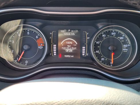 Used 2019 Jeep Cherokee Latitude Plus w/ Comfort/Convenience Group AWD/4WD image 10