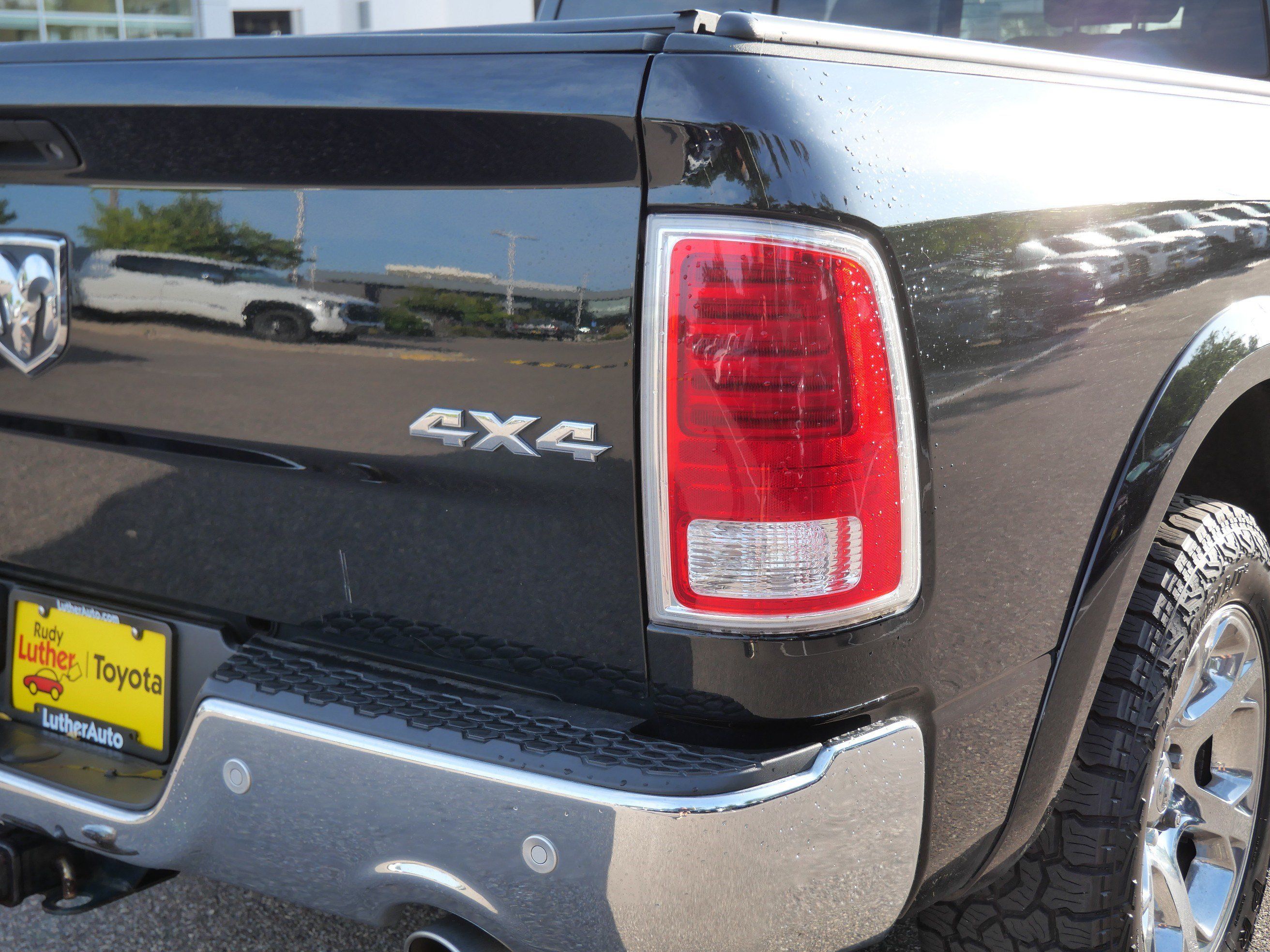 Used 2017 RAM 1500 Laramie w/ Convenience Group AWD/4WD image 17