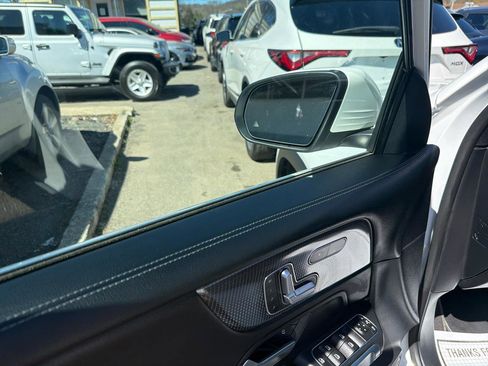 Used 2023 Mercedes-Benz GLB 250 4MATIC image 18