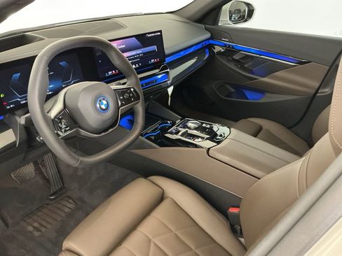 Certified 2024 BMW i5 eDrive40i w/ Premium Package image 24