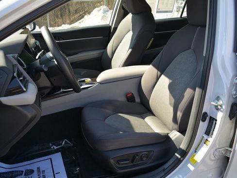 Used 2023 Toyota Camry LE w/ Convenience Package image 9