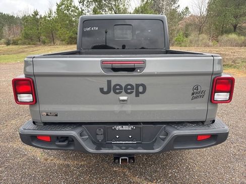 Used 2021 Jeep Gladiator Willys image 8