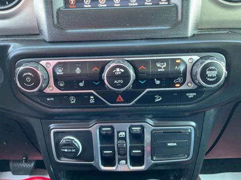 Used 2018 Jeep Wrangler Unlimited Sport S image 30