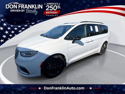 Used 2025 Chrysler Pacifica Limited