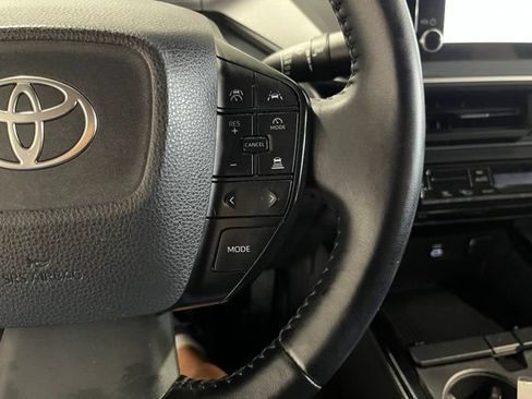 Used 2024 Toyota Prius LE FWD image 27