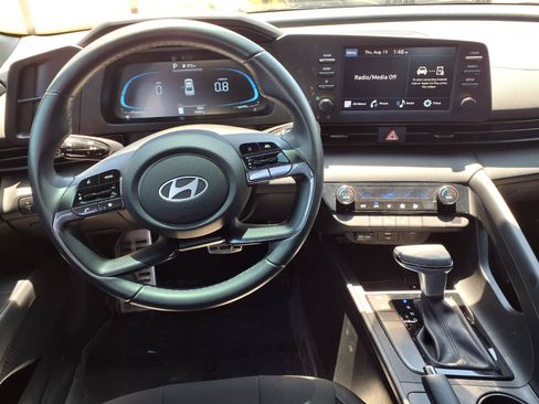 Certified 2025 Hyundai Elantra Sport FWD image 13