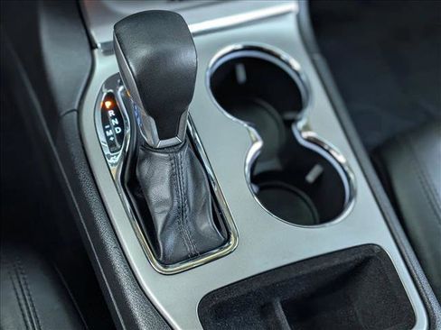 Used 2019 Jeep Grand Cherokee Limited image 12