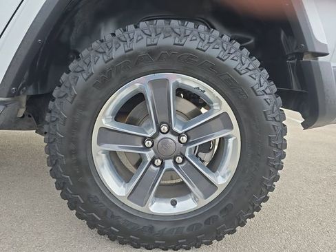 Used 2019 Jeep Wrangler Unlimited Sahara w/ Safety Group image 33
