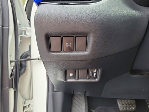 Used 2020 Toyota C-HR LE image 25