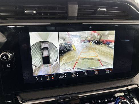 Used 2025 GMC Sierra 3500 AT4 w/ AT4 Preferred Package AWD/4WD image 18