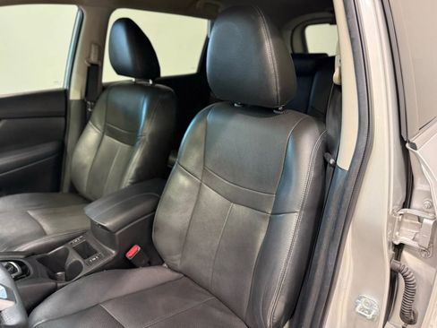 Used 2017 Nissan Rogue SV w/ SV Premium Package image 21