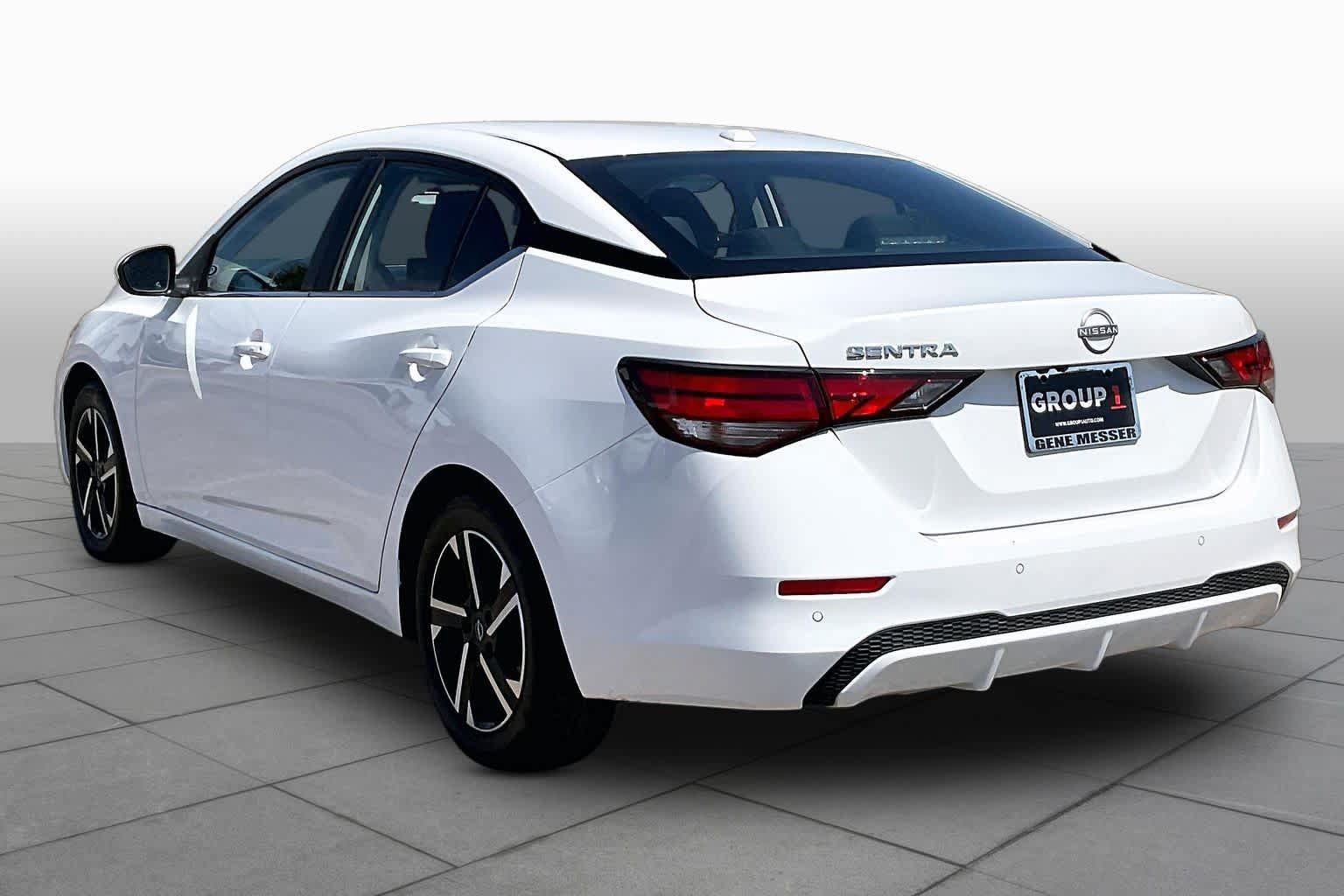 Used 2025 Nissan Sentra SV FWD image 11
